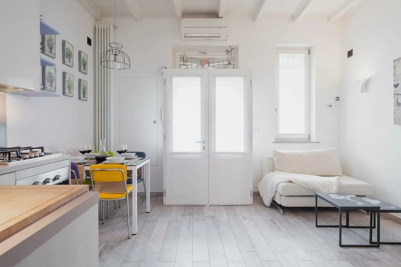 Charming Apartment On The Darsena Navigli - Pulizia Eccezionale Milánó