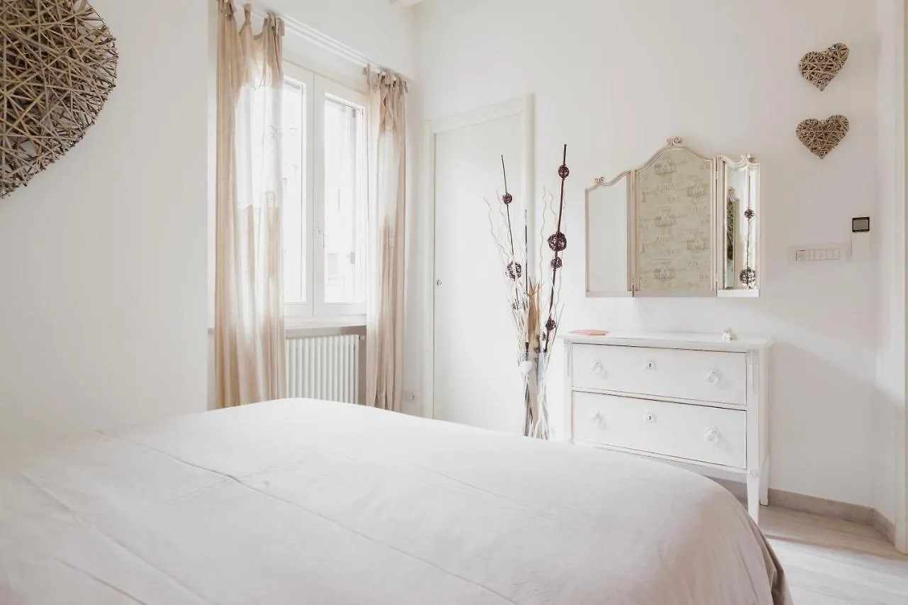 Charming Apartment On The Darsena Navigli - Pulizia Eccezionale Milánó